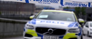 Man knivskuren – pistolhotades i sitt hem