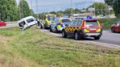 Trafikolycka på Linköpingsvägen – taxibuss körde av vägen