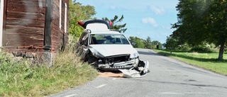 Larm om trafikolycka mellan personbil och lastbil – alla oskadda