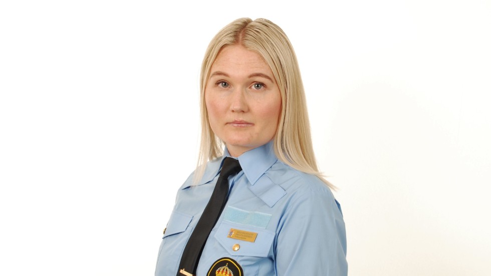 Angelica Israelsson Silfver, polisens presstalesperson vid region Öst, förklarar att saneringsarbete på en brottsplats inte är en polisiär uppgift.