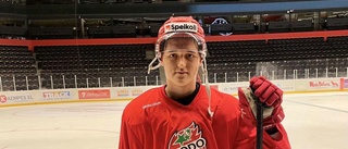 Valde bort Luleå Hockey för vännerna • Gör succé – trots knäproblem: "Jag har lärt mig att hantera att det gör ont ibland"