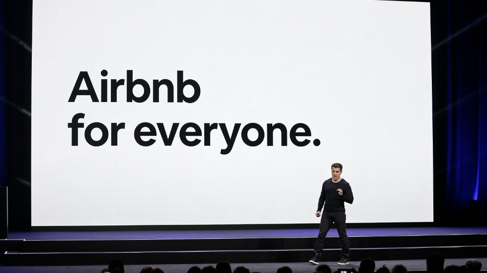 En av Airbnb:s grundare, Brian Chesky, håller tal under ett seminarium. Arkivbild.