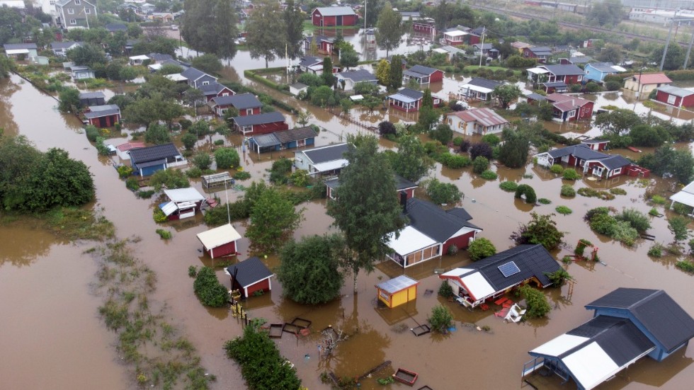 Ett översvämmat bostadsområde vid Södra Kungsvägen i Gävle i augusti 2021. Då föll 162 millimeter regn under ett dygn. Arkivbild.