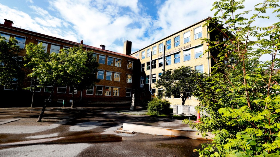 Bevara Kungsbergsskolan, sanera den och se byggnaden som en möjlighet, skriver insändarskribenten.