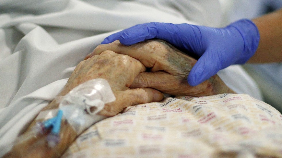 Skribenten undrar om våra äldre medborgare får bästa möjliga vård. 