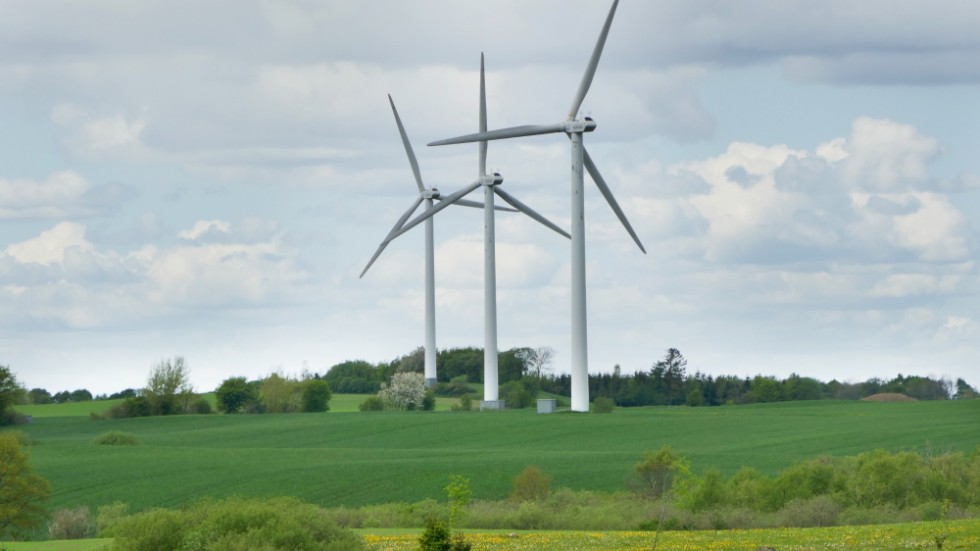 Förnybara energikällor som sol, vind och vatten är billigare, säkrare och snabbare att bygga ut än kärnkraften, skriver bland andra Hans Brettschneider, gruppledare för Miljöpartiet i Skellefteå.