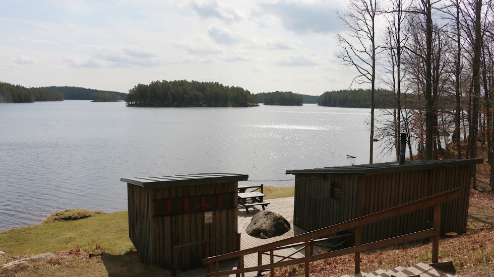 Stora Hammarsjön är en av 40 sjöar i kommunen som behöver lite hjälp med kalkning. Men så är det ett populärt friluftsområde också.