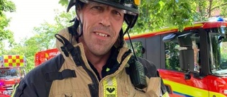 Brandmannen Claes räddade valparna ur branden