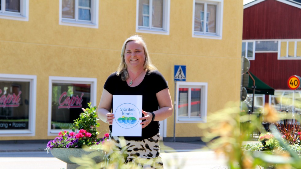 Malin Forsberg, marknadsföringsansvarig i Kinda kommun, presenterar resultatet av kommunens nya marknadsföringsplattform. "Nu har vi ett gemensamt mål", konstaterar hon.