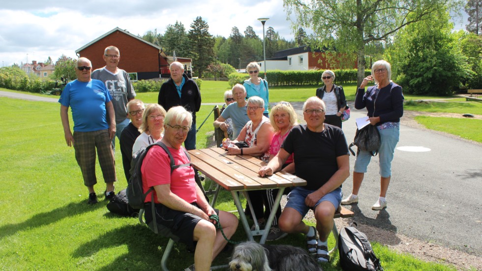 Nu får de samlas igen. På tisdagen träffades 14 medlemmar ur PRO Rimforsas promenadgrupp, plus 11-åriga bearded-collien Ida, för att gå Bankvarvet i Kisa. I veckan drar även boule-spelandet och gymmandet i gång igen.