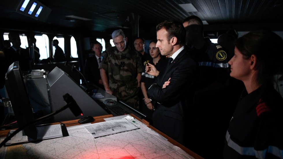 President Macron ombord på hangarfartyget Charles de Gaulle.