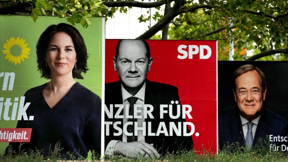 Valaffischer i Berlin för de tre kanslerkandidaterna i helgens tyska val: Annalena Baerbock från De gröna, Olaf Scholz för socialdemokratiska SPD och Armin Laschet från kristdemokratiskt konservativa CDU/CSU.