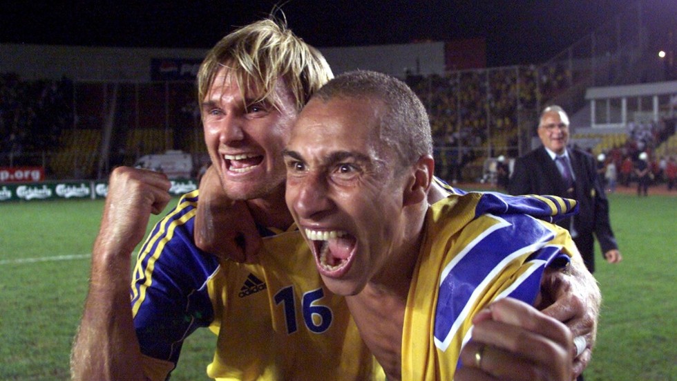 Andreas Andesson och Henrik Larsson jublar efter bragden i Istanbul 2001 som tog Sverige till VM året efter. Arkivbild.