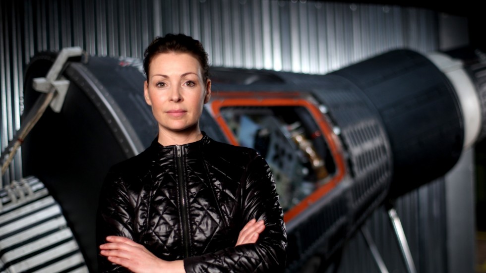 Renata Chlumska, en av få svenskar med en biljett till rymden, har träffat Richard Branson i Mojaveöknen där Virgin Galactics farkoster byggs.