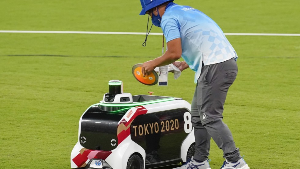 En så kallad field support-robot i aktion på Olympiastadion.