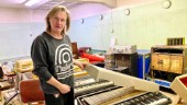Han håller liv i ikoniskt sound – möt elpianots mästare