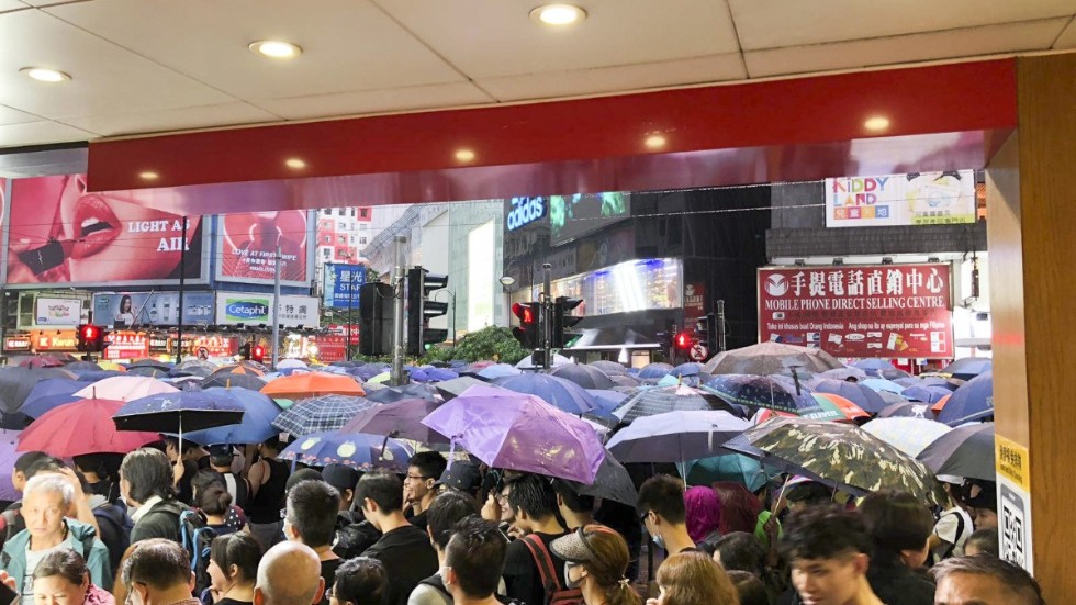 Hongkongbor demonstrerar mot kommunistpartiets inskränkningar av demokratin och yttrandefriheten.