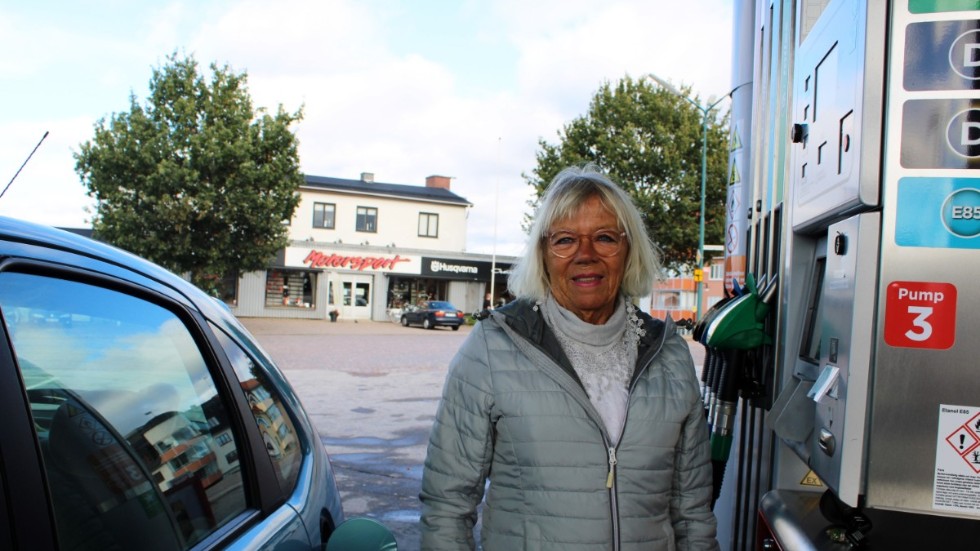 Rose Edlund har en liten bil och kör inte så mycket och påverkas därför inte jättemycket av de nya priserna.