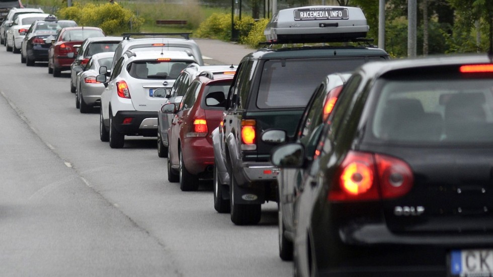 Signaturen "Bekymrad trafikant" har enkla och billiga förslag på hur bilköerna kan minska vid Västerleden och Sveavägen i Eskilstuna.