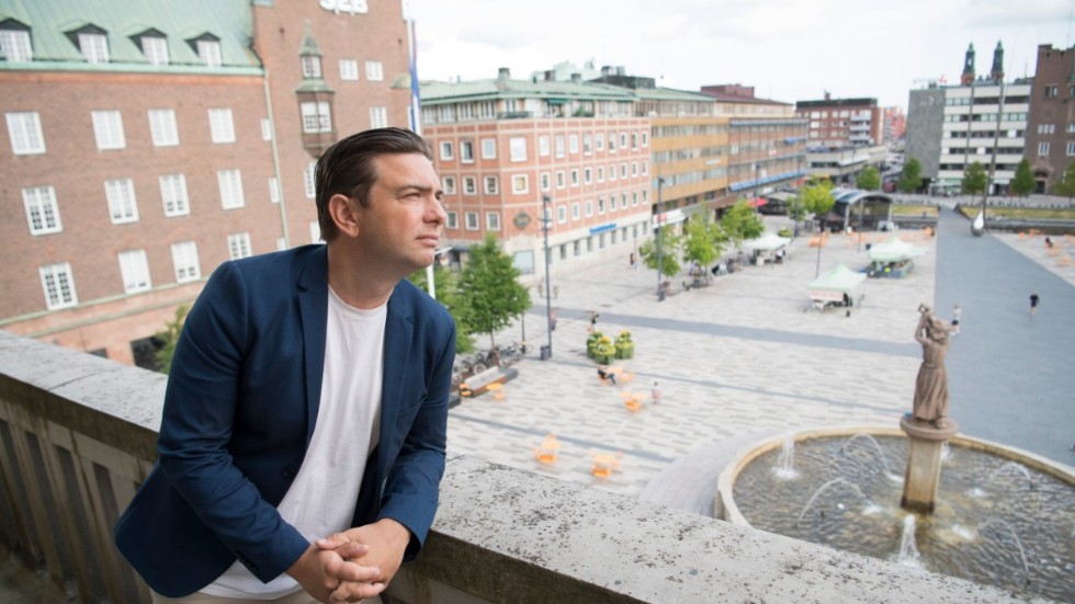 Eskilstunas kommunstyrelseordförande Jimmy Jansson har skrivit en punktlista med åtgärder på hur gängkriminaliteten ska bekämpas. Hans förslag sätter flera grundläggande rättsprinciper ur spel. 