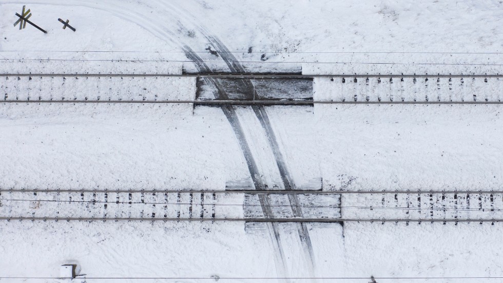 Två tonårsflickor omkom i olyckan i Söråker i januari. Bilden är från en annan obevakad järnvägsövergång. Arkivbild.