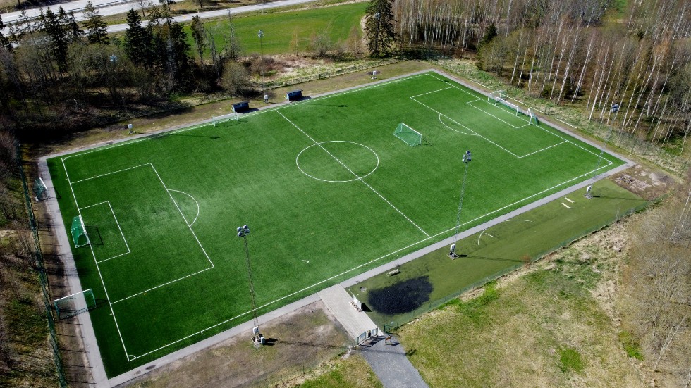 Till vintern kommer konstgräsplanen i Ryd att vara täckt med en Airdome, ett tält som gör att lagen kan spela fotboll inomhus.