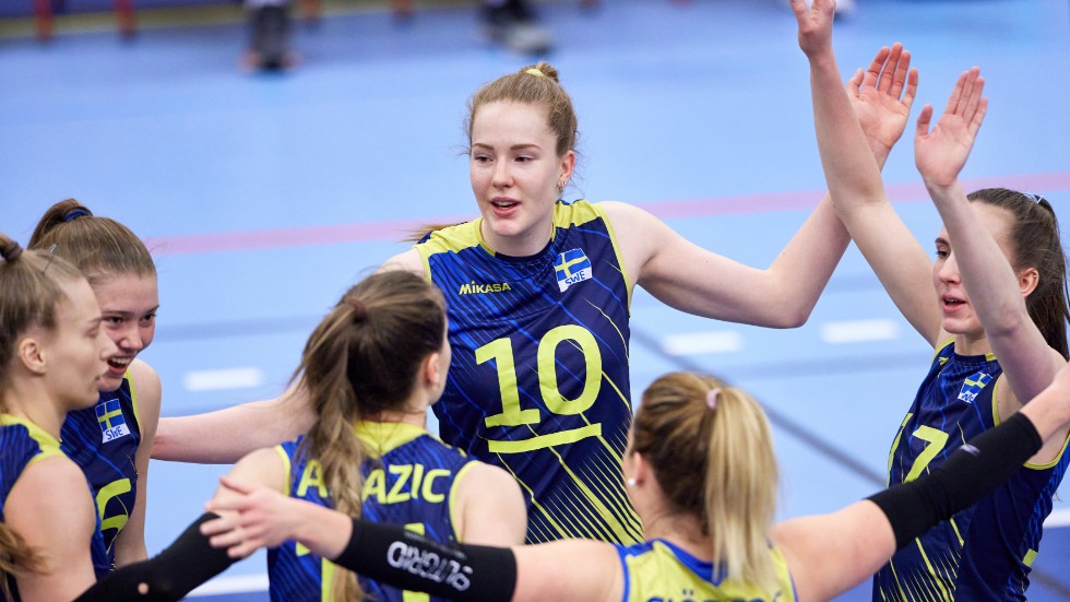 Det svenska volleybollandslaget, med storstjärnan Isabelle Haak (nummer 10) i spetsen, gör sig redo för EM i höst. Det är första gången sedan 1983 som det svenska damlandslaget har nått dit. Arkivbild.