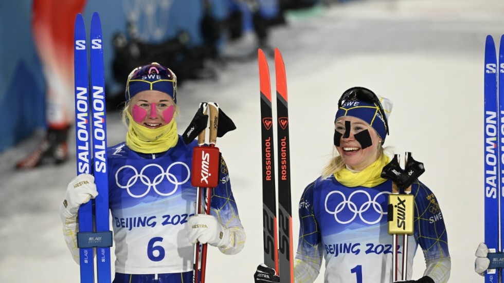 Silvermedaljören Maja Dahlqvist och guldmedaljören Jonna Sundling efter damernas OS-sprint.