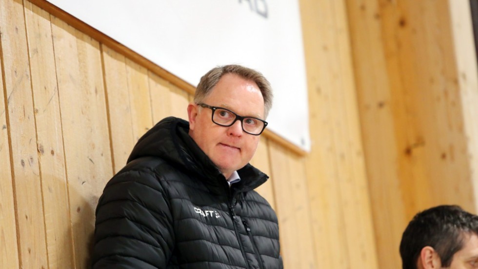 Anders Tingman, sportchef för Mjölby Hockey, berättar att truppen till nästa säsong redan är till hälften klar.