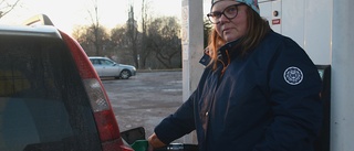 Sänkt skatt på bränsle från nyår räckte inte – pendlaren Jessica fick nog och bytte till elbil 