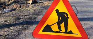 Väg avstängd till januari 2023 • Stora trafikstörningar – gräver upp gata i Örsundsbro