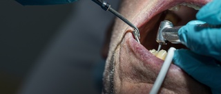 Man hotade polis med rakblad hos tandläkaren