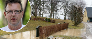 Gravar på kyrkogården under vatten – Tommy Mattsson: "Tråkigt när man ska besöka en grav"