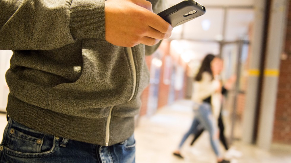 Ingen tonåring ska behöva vara rädd för att ta med sig mobilen eller den nya jackan. Nyköpingspolisens särskilda insatser mot unga kriminella behövs.