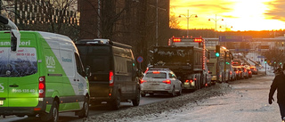 Trafikolycka i centrala Skellefteå – Personbil körde av vägen vid polishuset