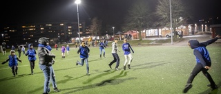 Ny belysning på fotbollsplanen ska locka till spontanidrott i Brandkärr
