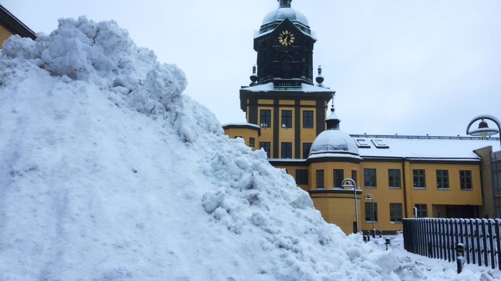 Kommunens förhållningssätt riskerar nu att många små lokala företag i Norrköping som är med och bidrar kring snöröjningen helt enkelt riskerar att snöröja utan att få täckning för sina kostnader, skriver representanter för flera företag i Norrköping.