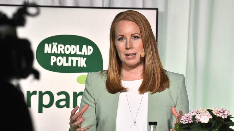 Centerpartisternas i Sörmland stöder den linje som partiledaren Annie Lööf formulerat i synen på SD och V.