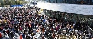 BILDEXTRA: Hundratals kom till invigningen i nya centrum: "Tack för tålamodet alla Kirunabor"