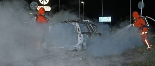 Polisbil fattade eld under färd på E4