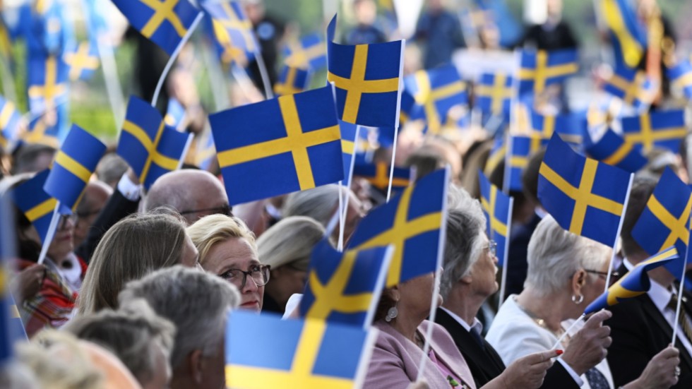 Att fira Sverige och värna de svenska värderingarna borde vara självklart om man valt att bosätta sig här, tycker insändarskribenten som förundras över de personer som inte är nöjda med det som deras nya hemland erbjuder.
