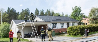 Villaägare till sjukhus efter brand