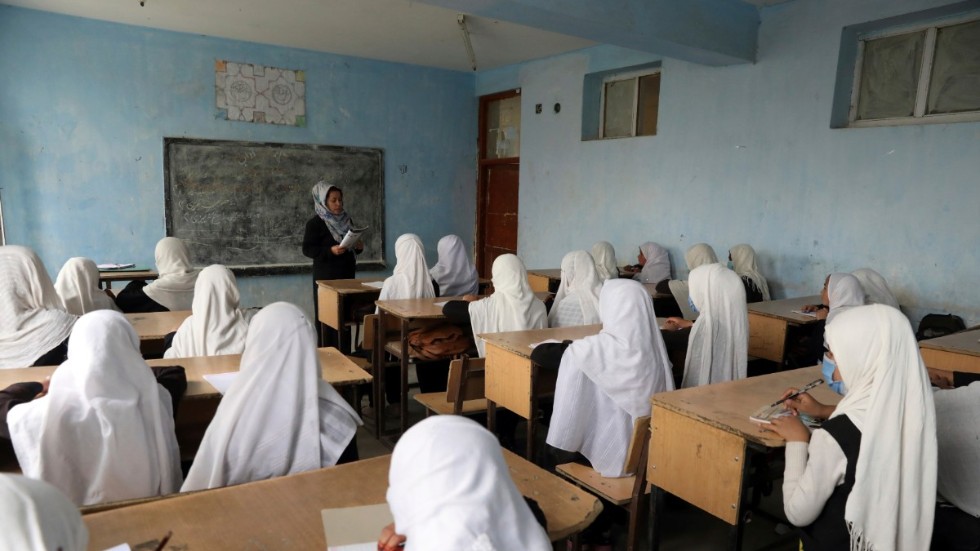Flickor i skolan är numera inte lika vanligt i Afghanistan som innan talibanerna tog över styret. En av flera saker som visar på det förtryck som Sverige utvisar afghanska kvinnor till.