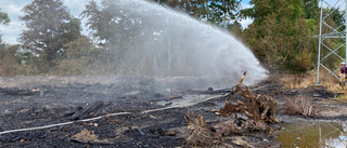 Ny brand i rishög vid ån – andra gången på tre dagar: "Rör sig om nya dumpade massor som vi tror kan ha självantänt"