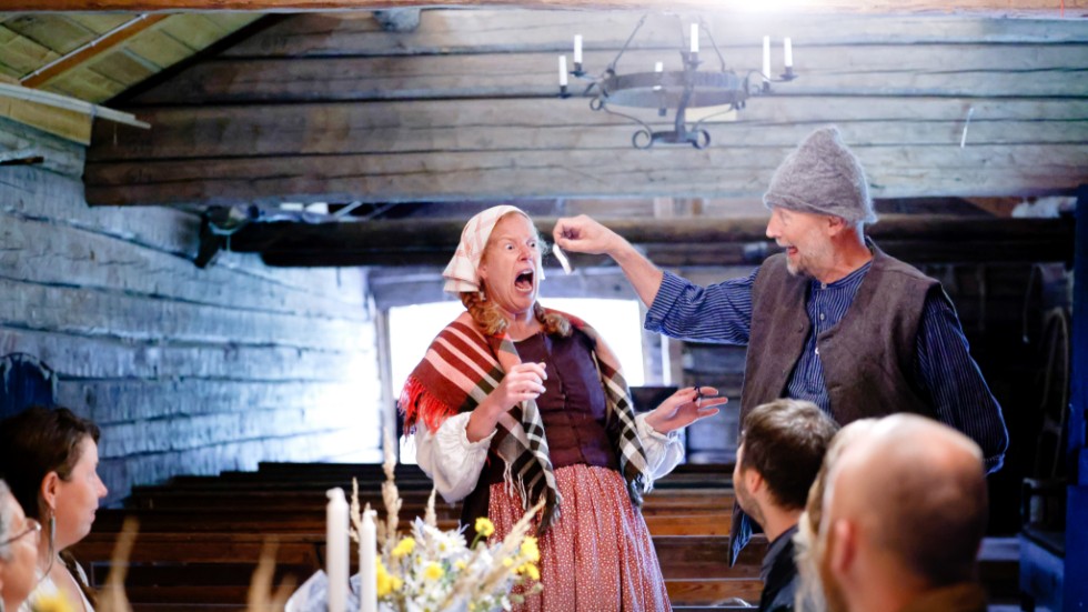 NICOLA FOLEHER English woman has her first taste of surströmming