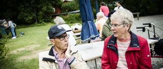 Jordgubbstårta, dans och aktiviteter när midsommar firades i Lästringe