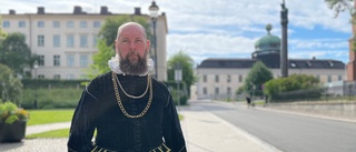 Udda sommarjobb – att spela Erik XIV på Uppsalas gator: "Från jätteglad till att bli skitförbannad"