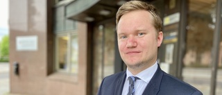 Rättspsykiatrisk undersökning för hotfull och våldsam Strängnäsbo – åklagaren: "Övertygande bevisning för den tilltalades skuld"