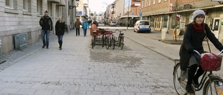 Vänstern vill ta bort bilarna från Östra Storgatan
