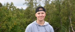 Alva, 18, satsar stort på ishockeyn